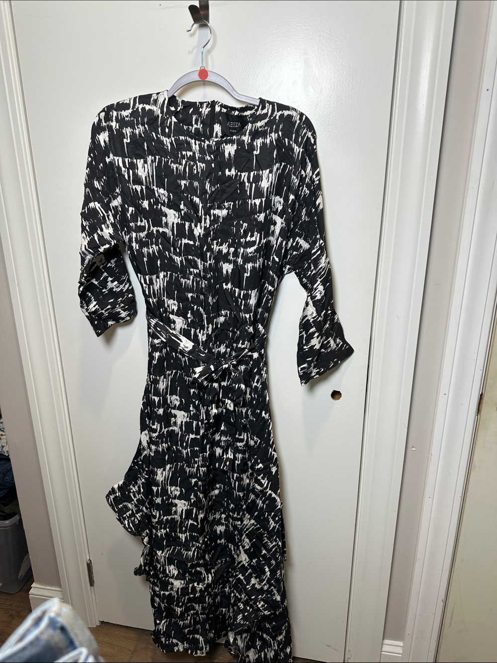 Aleeza Black & White Abstract Print Maxi Dress with Tie Waist (50)